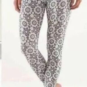 Lululemon Athletica Wunder Under Twiggy Floral Nimbus